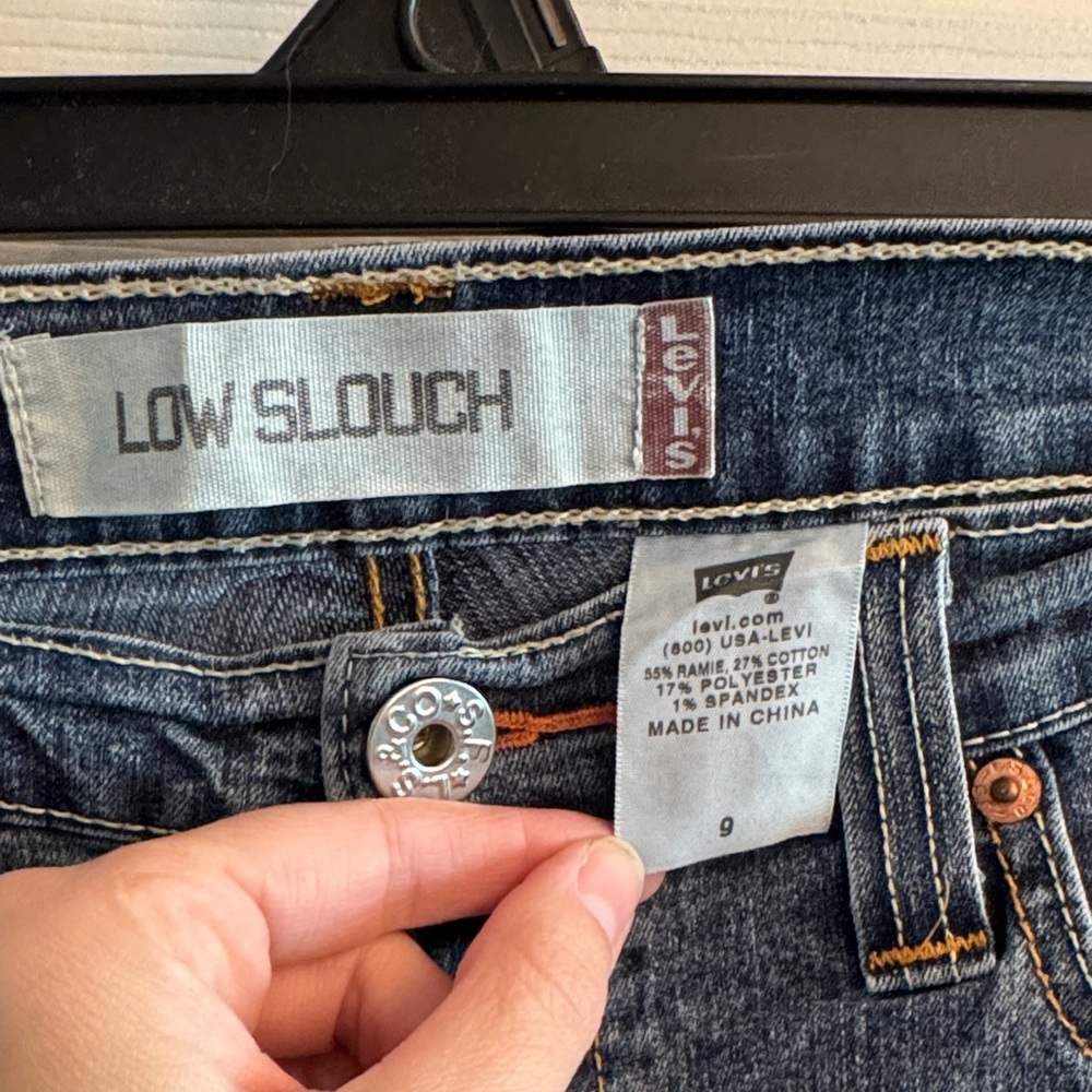 Levi's Blue Cropped Jeans - Picture 2 of 3